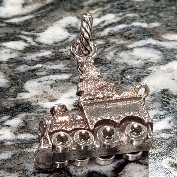 BRIGHTON RETIRED CHRISTMAS TRAIN CHARM NWOT - Picture 5 of 6